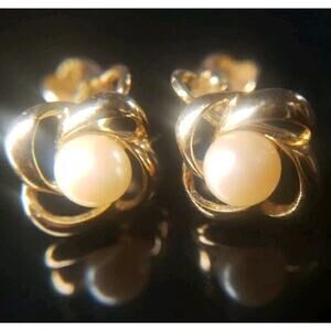 Imitation Pearl Interlocking Swirl Gold Tone Clip On Earrings 80's Costume